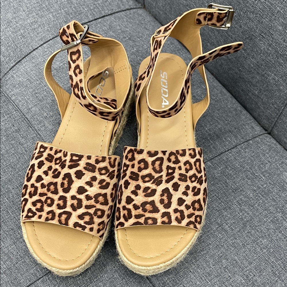 SODA size 8.5 leopard print wedge sandals
